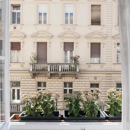 Leopold's Loft Apartment