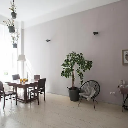 Leopold's Loft Apartment